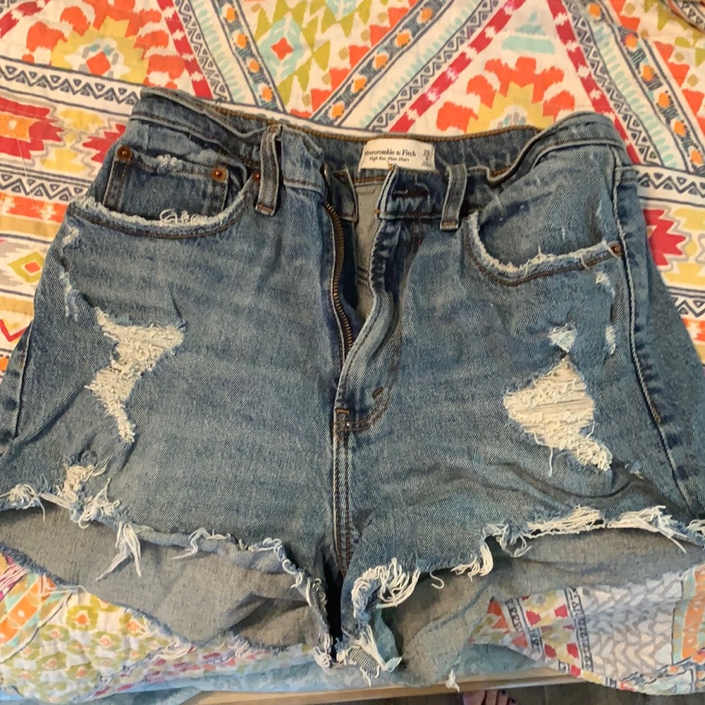 A&F curve love, high rise mom shorts